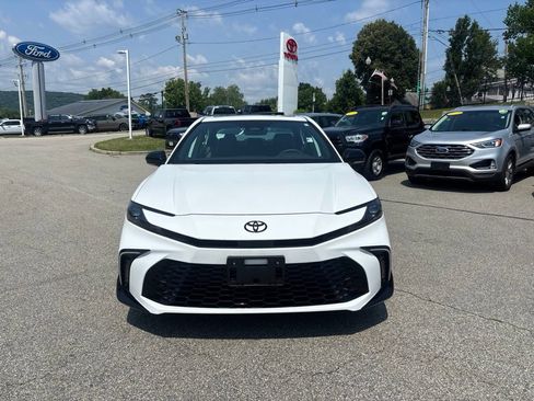 Used 2026 Toyota Camry Hybrid w/ Convenience Package FWD image 2
