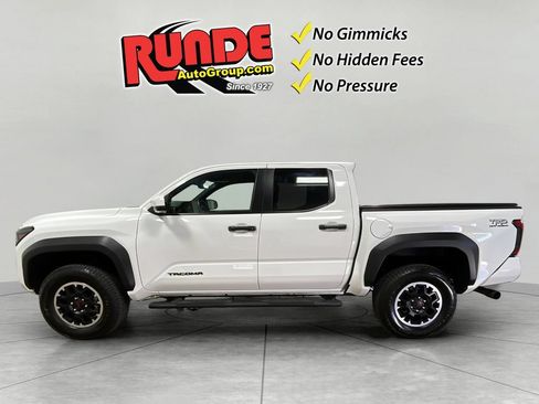 Used 2024 Toyota Tacoma TRD Off-Road AWD/4WD image 3