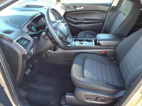 Used 2020 Ford Edge SE image 7