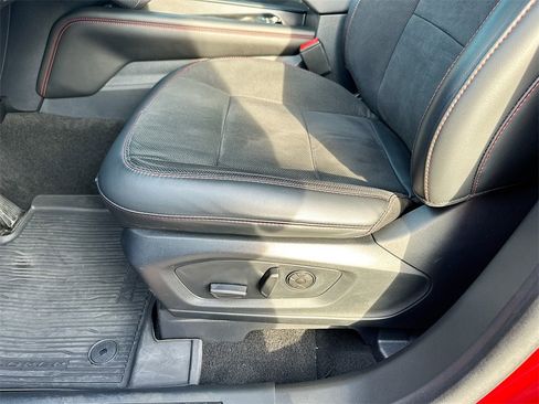 Used 2025 Ford Explorer ST image 9