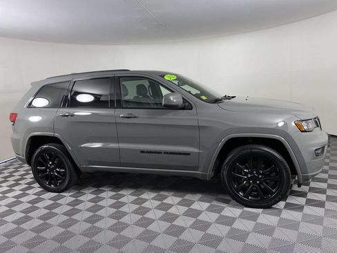 Used 2022 Jeep Grand Cherokee Laredo X AWD/4WD image 10