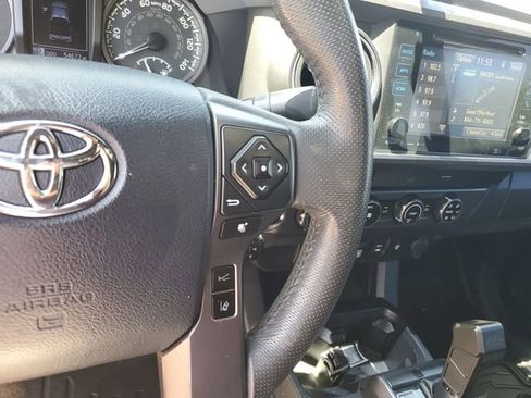 Used 2019 Toyota Tacoma TRD Off-Road AWD/4WD image 29