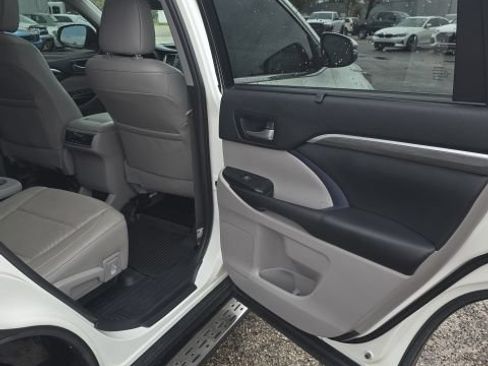 Used 2019 Toyota Highlander Limited w/ Protection Package #3 AWD/4WD image 28
