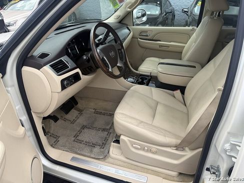 Used 2008 Cadillac Escalade AWD image 10