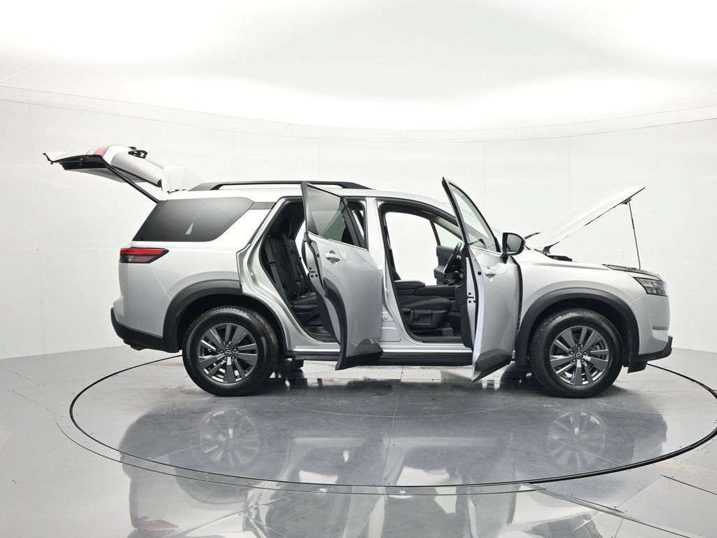 Used 2025 Nissan Pathfinder SV FWD image 48