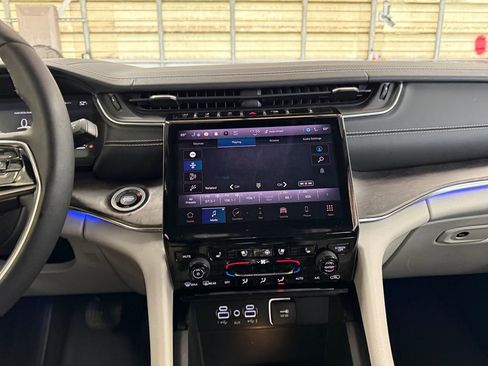 Used 2023 Jeep Grand Cherokee L Overland image 16