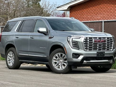 Used 2025 GMC Yukon Denali image 1