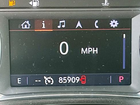 Used 2021 Chevrolet Traverse LT image 12