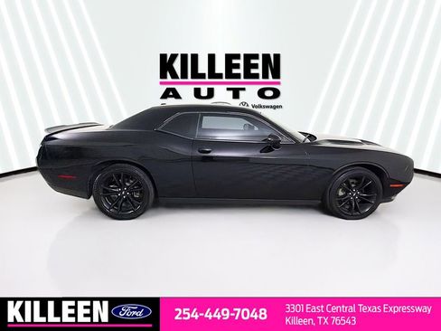 Used 2018 Dodge Challenger SXT w/ Blacktop Package RWD image 9