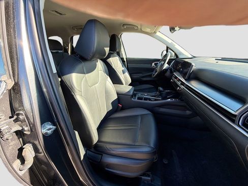 Used 2024 Kia Sorento S image 17