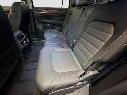 Used 2025 Volkswagen Atlas SEL AWD/4WD image 13