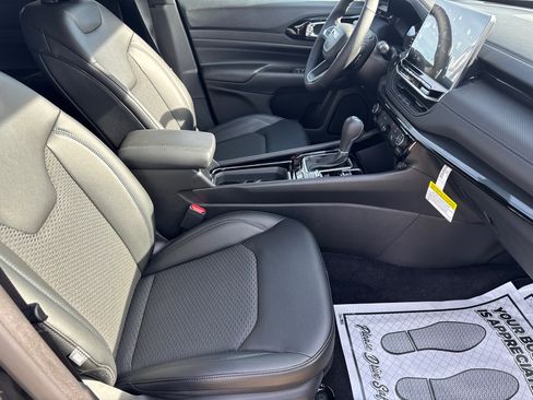 New 2026 Jeep Compass Latitude image 13