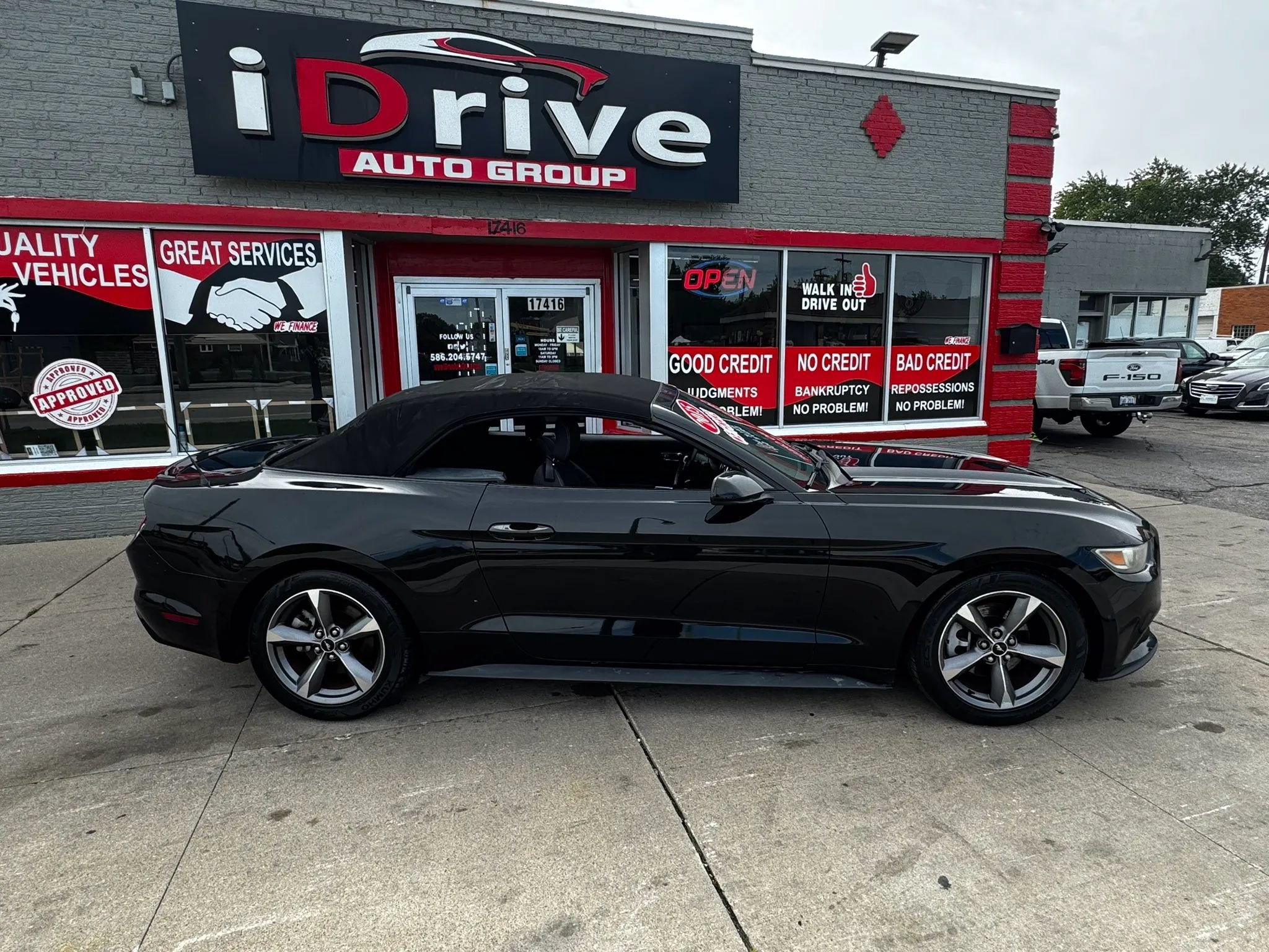 Used 2015 Ford Mustang Convertible w/ Equipment Group 051A RWD image 23
