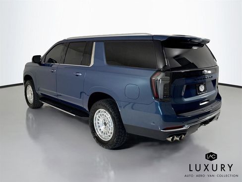 Used 2025 Chevrolet Suburban Premier image 8