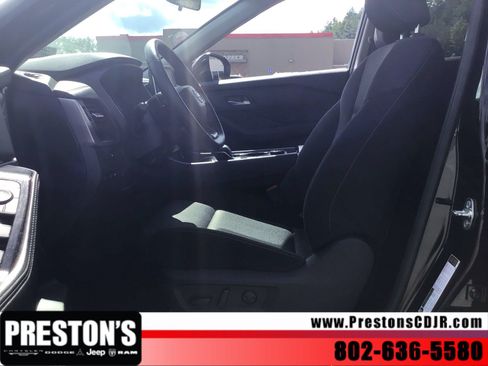Used 2025 Nissan Rogue SV AWD/4WD image 10