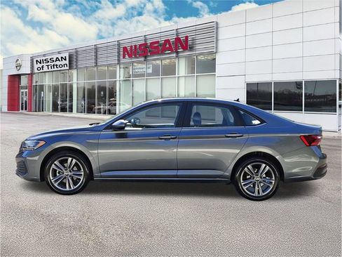 Used 2024 Volkswagen Jetta SE image 4