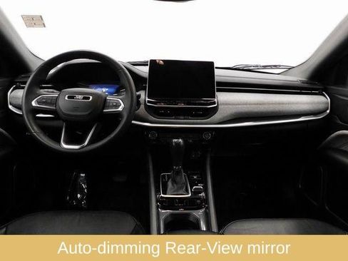 Used 2023 Jeep Compass Latitude image 32