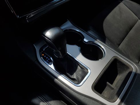 Used 2022 Jeep Grand Cherokee Laredo X RWD image 23