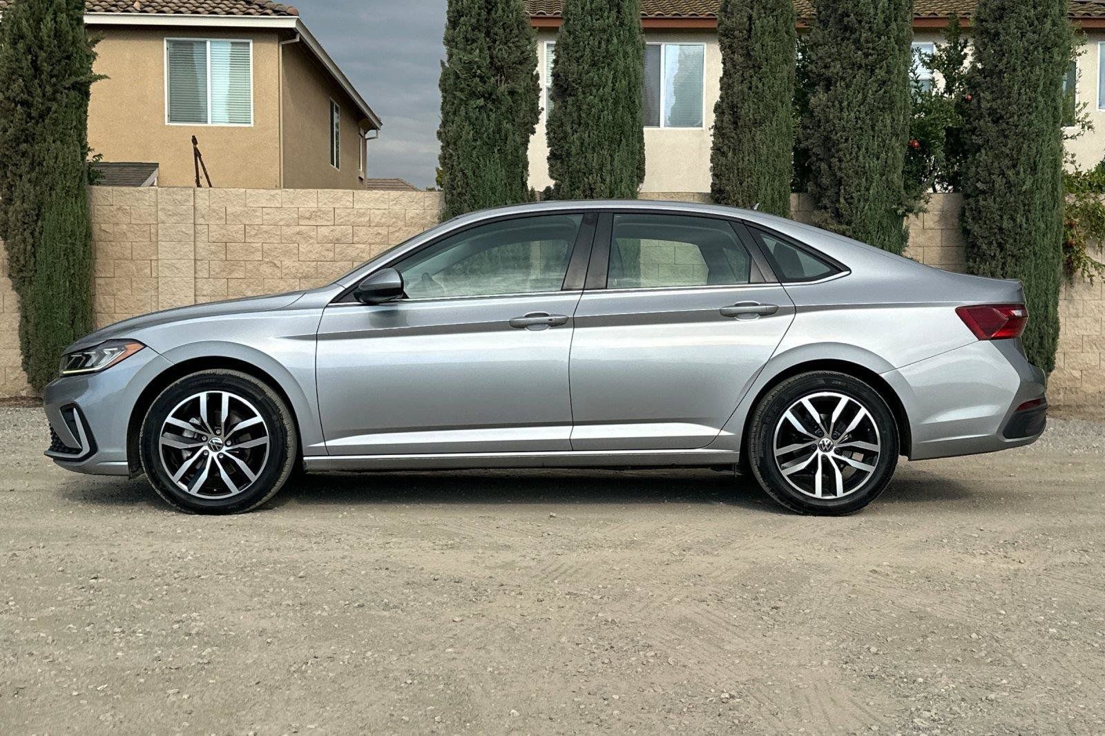 Certified 2025 Volkswagen Jetta SE FWD image 7