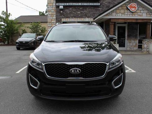 Used 2017 Kia Sorento AWD image 2