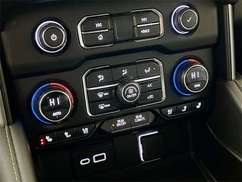 Used 2022 Chevrolet Suburban Premier image 19