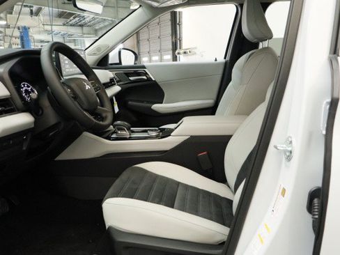 New 2026 Mitsubishi Outlander SE FWD image 6
