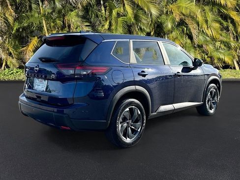 Used 2024 Nissan Rogue SV AWD/4WD image 5
