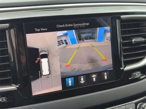 Used 2020 Chrysler Pacifica Touring-L w/ Advanced Safetytec Group image 15