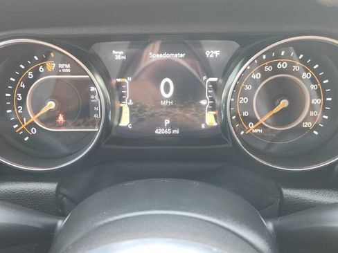 Used 2021 Jeep Gladiator Overland AWD/4WD image 14