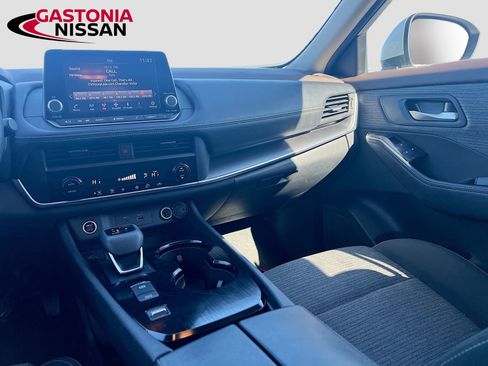 Used 2023 Nissan Rogue SV image 29