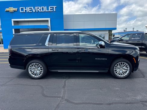 Used 2026 Chevrolet Suburban Premier w/ Sun And Tow Package AWD/4WD image 2