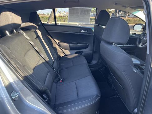 Used 2022 Kia Sportage LX image 10