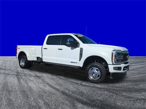 Used 2024 Ford F350 Platinum w/ FX4 Off-Road Package image 2