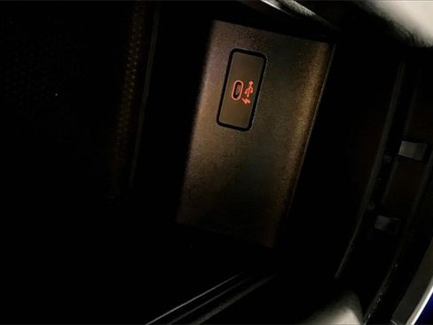 Used 2021 BMW X6 xDrive40i w/ M Sport Package image 32