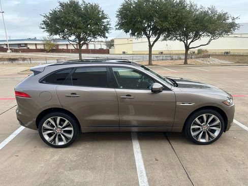 Used 2017 Jaguar F-PACE R-Sport image 9