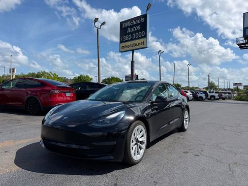 Used 2023 Tesla Model 3 Standard Range image 1