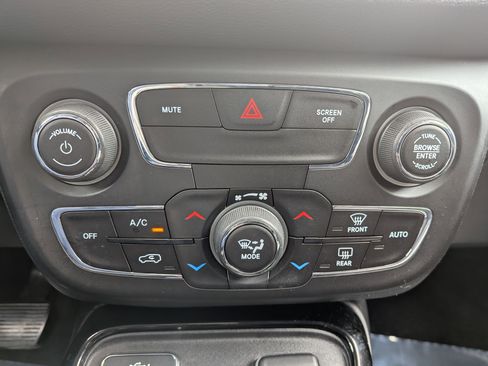 Used 2019 Jeep Compass Latitude image 19