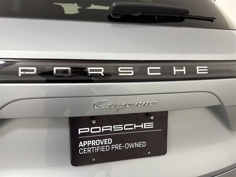Certified 2023 Porsche Cayenne Platinum Edition image 19