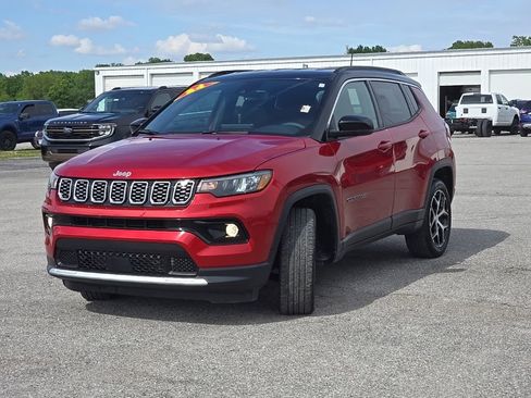 Used 2024 Jeep Compass Limited AWD/4WD image 3