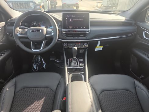 New 2026 Jeep Compass Latitude image 15