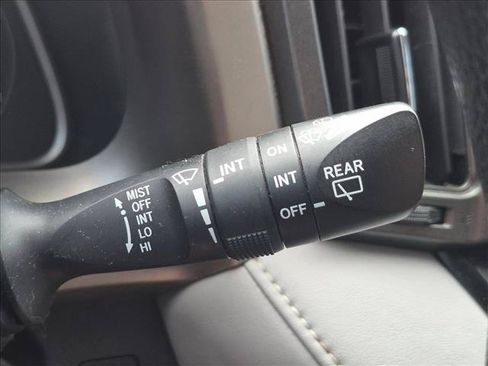 Used 2013 Toyota RAV4 XLE FWD image 7