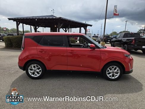 Used 2025 Kia Soul LX w/ LX Technology Package FWD image 16
