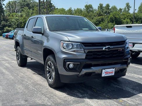 Used 2022 Chevrolet Colorado Z71 AWD/4WD image 2
