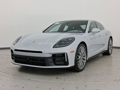 New 2026 Porsche Panamera 4 image 1