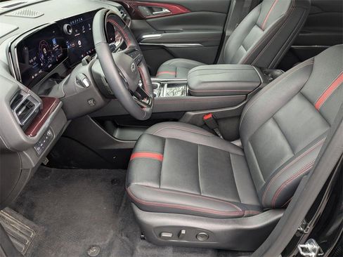 Used 2024 Chevrolet Traverse RS image 16