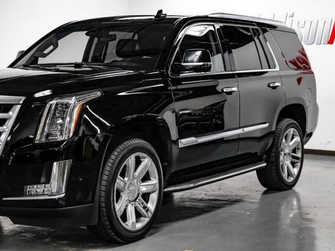 Used 2018 Cadillac Escalade Luxury image 7