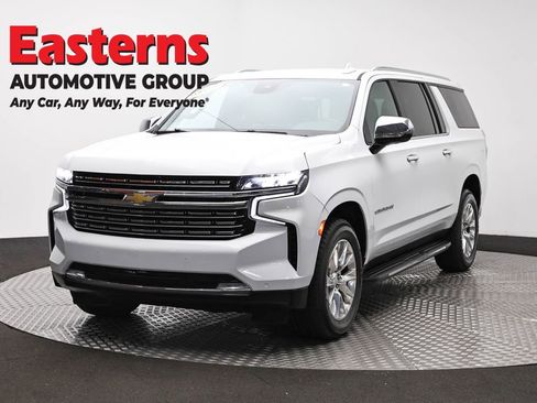 Used 2023 Chevrolet Suburban Premier RWD image 1