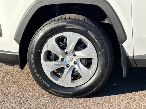 Used 2022 Toyota RAV4 LE image 29