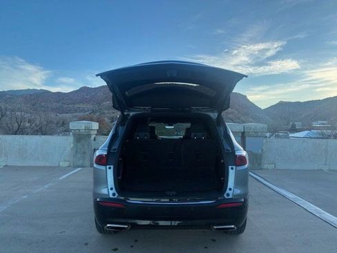 Used 2024 Buick Enclave Premium image 8