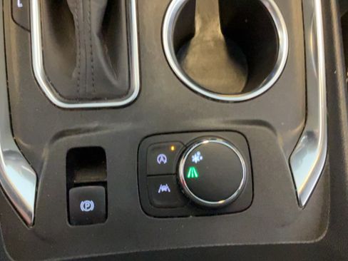 Used 2022 Chevrolet Traverse LT w/ LPO, Floor Liner Package FWD image 22